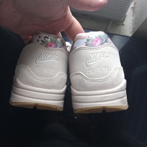 Shoes - Picture 4 of 5